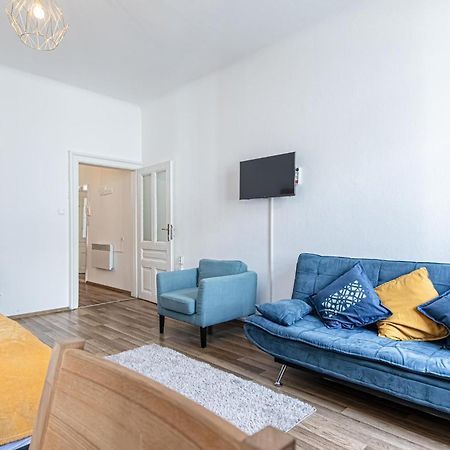 Explore Vienna: 1Br Retreat Near Westbahnhof Bagian luar foto