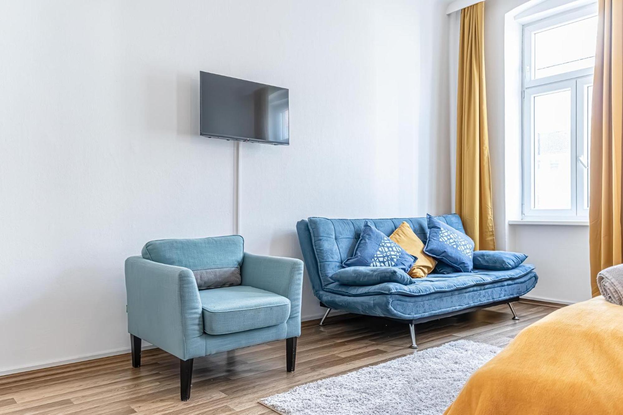 Explore Vienna: 1Br Retreat Near Westbahnhof Bagian luar foto