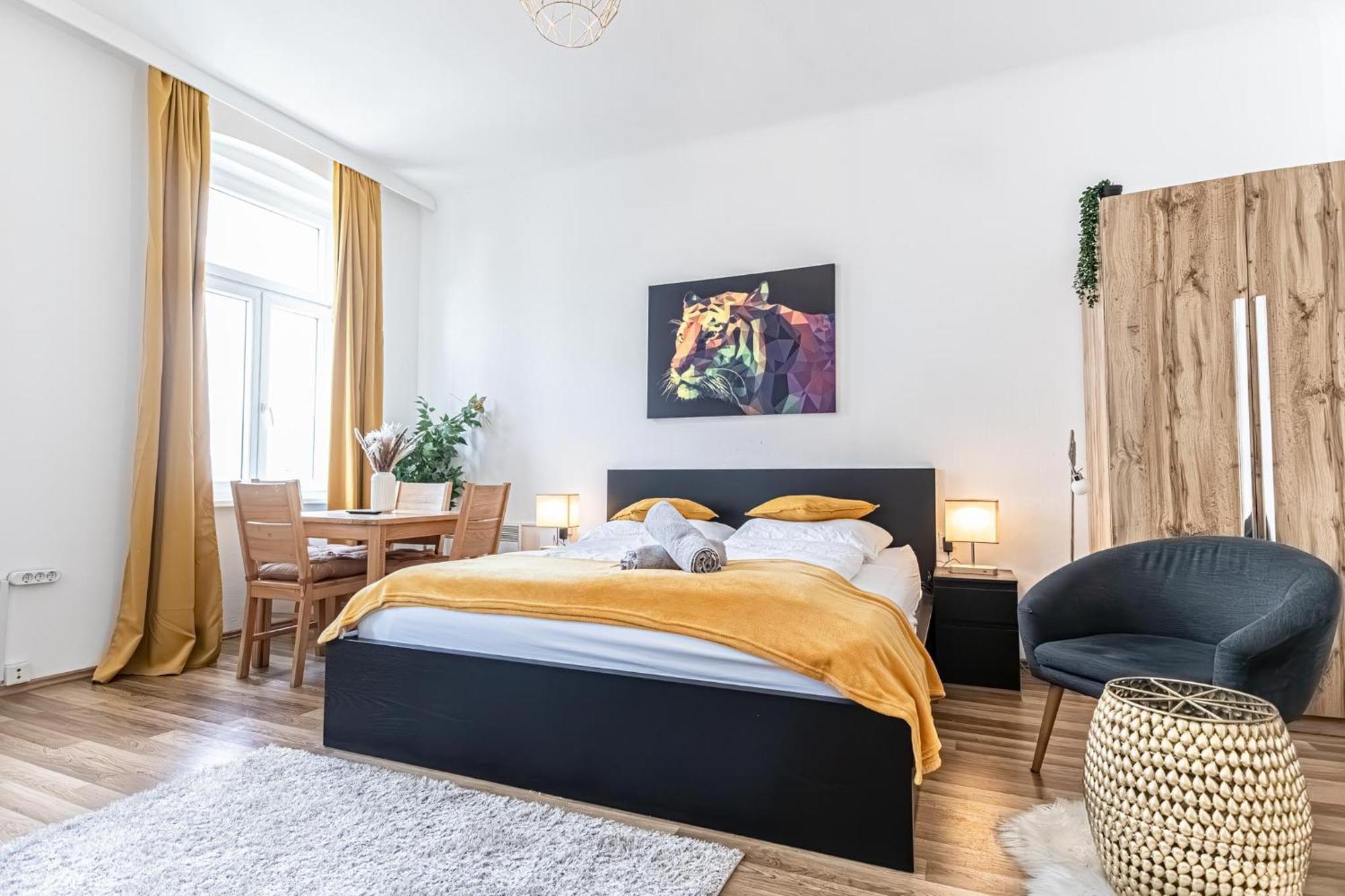 Explore Vienna: 1Br Retreat Near Westbahnhof Bagian luar foto